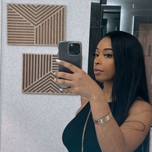 Meet your Posher, Desiree